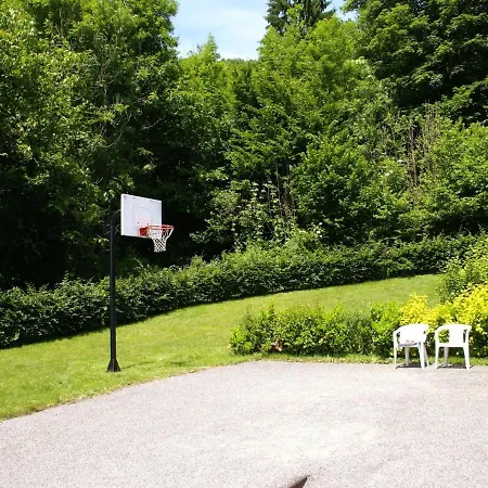 Sunny With Private Garden Дом отдыха